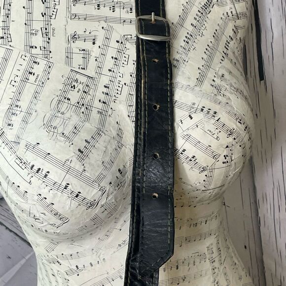 Vintage Black Leather Embossed Crossbody Handbag - Picture 9 of 10